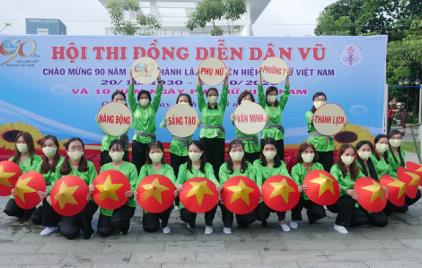 Đồng diễn dân vũ chào mừng 90 năm thành lập Hội LHPN Việt Nam