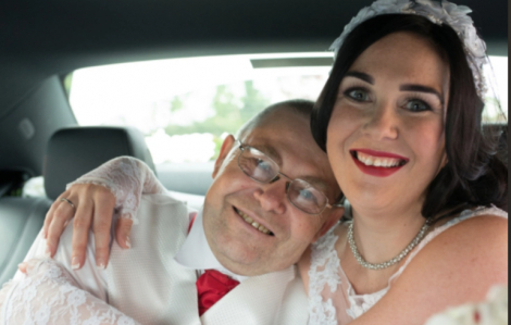 Cô dâu cứu sống cha mình khi bị đột quỵ ngay tại tiệc cưới