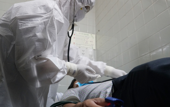 Tối 13/10, 3 người mắc COVID-19 trên 2 chuyến bay về Việt Nam