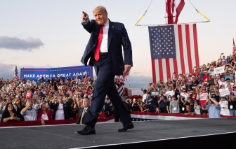 Tổng thống Trump xét nghiệm âm tính, trở lại vận động tranh cử và không mang khẩu trang