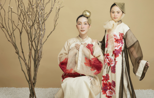 Áo dài thăng hoa trên nền lụa tơ sen