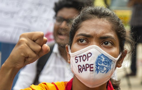 Bangladesh tuyên án tử hình 5 kẻ hiếp dâm cô gái 15 tuổi