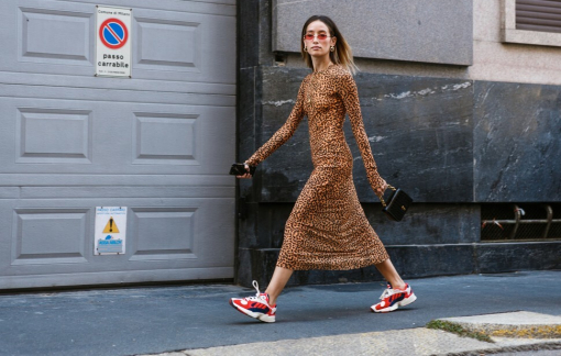 Tại sao giày thể thao ngày càng được ưa chuộng còn giày cao gót thì không?