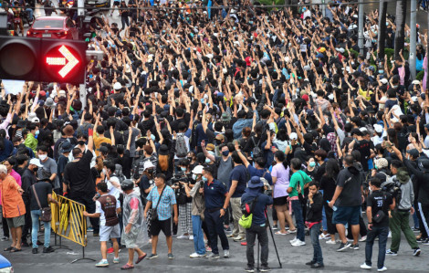 Bangkok tạm ngừng giao thông vì người biểu tình Thái Lan vẫn bất chấp