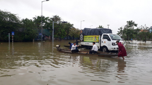 Đi trao quà giúp bà con vùng lũ, cụ ông bị lũ cuốn trôi