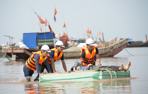 Mỹ viện trợ 100.000 USD hỗ trợ bão lụt miền Trung