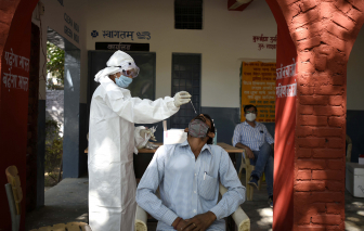 Kỷ lục hơn 400.000 ca mắc COVID-19 trong 1 ngày