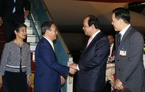 Thủ tướng Nhật Bản đến Hà Nội, bắt đầu chuyến công du Việt Nam