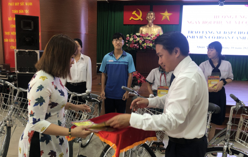 Kỷ niệm 20/10, tặng xe đạp và đóng góp xây dựng mái ấm tình thương