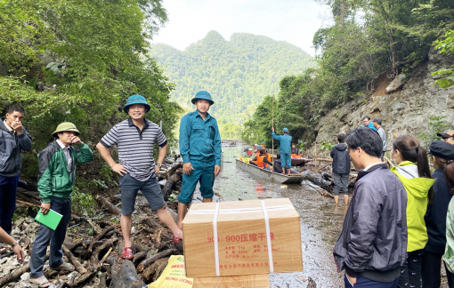 Nước lũ “bủa vây” một trong mười tộc người kỳ lạ nhất thế giới