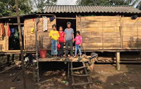 Một gia đình nghèo ở Quảng Trị muốn trả lại 10 triệu nhặt được từ quần áo cứu trợ