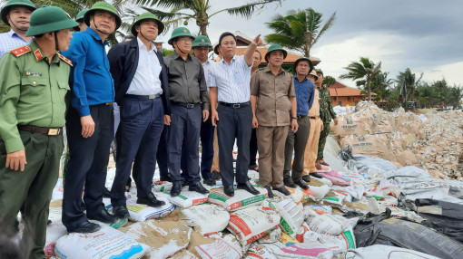 Phó thủ tướng: Phải đảm bảo đầy đủ lương thực, nhu yếu phẩm cho người dân tránh trú bão