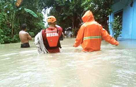 Trước khi vào miền Trung, bão Molave tàn phá khủng khiếp ở Philippines