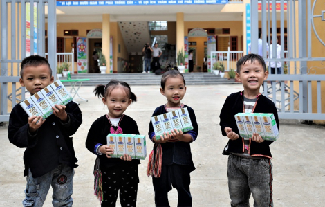 Quỹ sữa Vươn cao Việt Nam và Vinamilk đến với những trẻ em khó khăn vùng cao Yên Bái