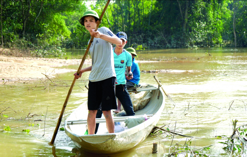 Họ đã lao đi trong lũ dữ