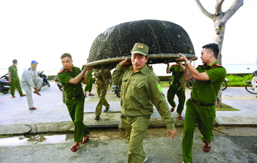 Miền Trung nín thở trước bão số 9