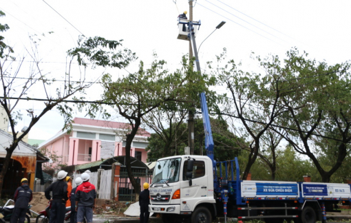 Đã khôi phục điện cho 1,1 triệu khách hàng bị ảnh hưởng bão lũ ở miền Trung