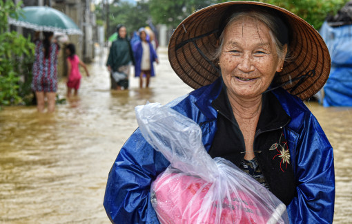 Nhiếp ảnh gia Trần Thế Phong: Trong bão lũ mới cảm nhận hết tình người