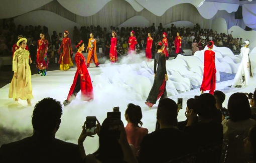 Đồ cưới 2021: Less is More!