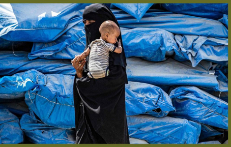 COVID-19 tấn công, phụ nữ và trẻ em cầu cứu bên trong trại tị nạn ở Syria