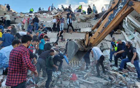Cảnh đổ nát làm ít nhất 21 người chết, hơn 730 người bị thương do động đất ở Thổ Nhĩ Kỳ