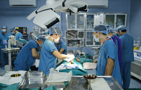 Lần đầu tiên Việt Nam ghép ruột từ người cho sống