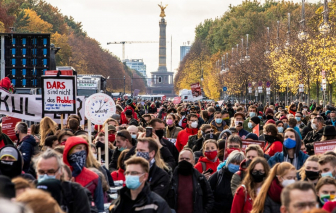 Kiểm soát COVID-19 thất bại, châu Âu trở thành điểm nóng của các cuộc biểu tình