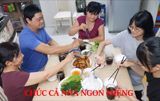 Bún chả giò cuối tuần cho gia đình