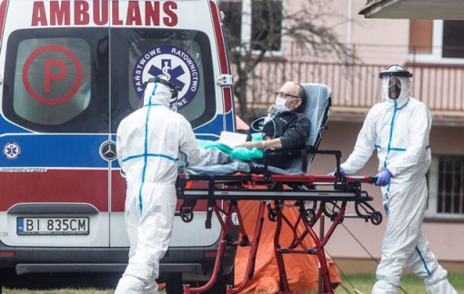 Dân Barzil phản đối tiêm vắc-xin của Trung Quốc, nhân viên nhà tang lễ Madrid đình công