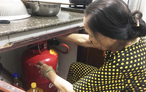 Xông vào nhà dán tem nhái để bán gas kém chất lượng