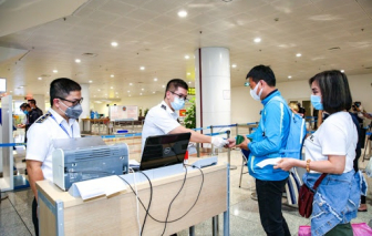 Sáng 5/11, một phụ nữ Việt từ Oman về mắc COVID-19