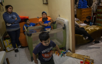 Hy Lạp phong tỏa toàn quốc, đại dịch COVID-19 đẩy người nghèo Tây Ban Nha rơi vào kiệt quệ