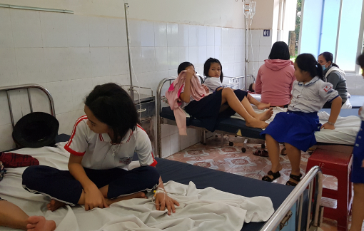 29 em học sinh tiểu học ở Bình Phước nhập viện cấp cứu sau bữa ăn trưa