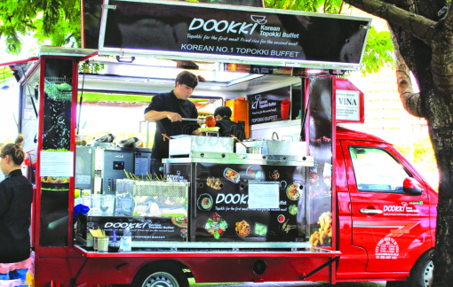 Dịch COVID-19 khiến quán ăn uống lưu động “lên ngôi”