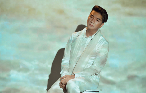 Đàm Vĩnh Hưng rơi nước mắt khi hát về miền Trung