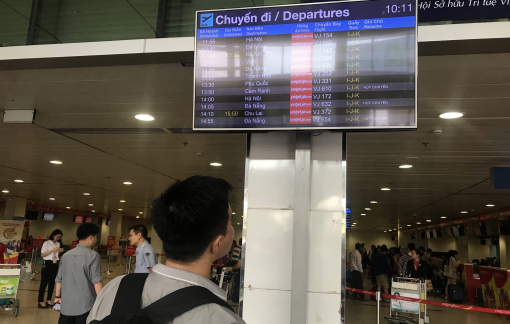 Nhiều sân bay phải dừng khai thác để tránh bão số 12