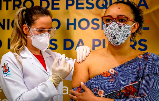 Brazil dừng thử nghiệm vắc-xin COVID-19 của Trung Quốc vì "sự cố nghiêm trọng"