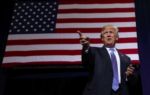 Tổng thống Donald Trump cấm Mỹ làm ăn với 31 công ty của Trung Quốc
