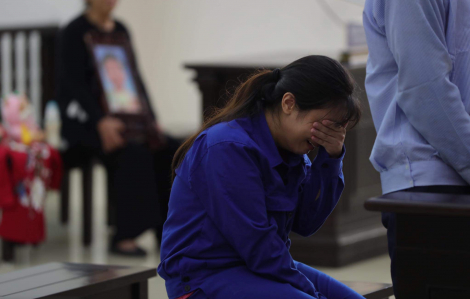 Vụ bạo hành con gái 3 tuổi đến chết: Đề nghị tù chung thân mẹ, tử hình bố dượng