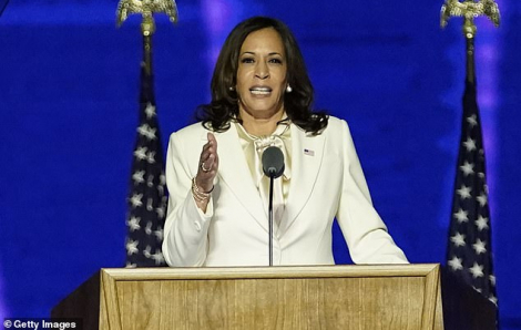 Nữ cảnh sát bị sa thải vì đăng ảnh phân biệt chủng tộc với bà Kamala Harris