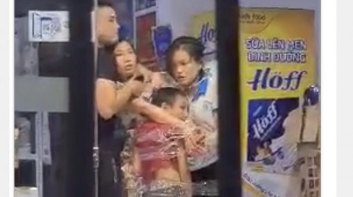 Giải cứu 2 mẹ con và 1 nữ nhân viên bị thanh niên dùng dao khống chế