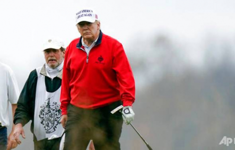 Tổng thống Trump chơi golf giữa hội nghị thượng đỉnh G20