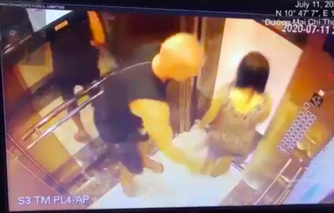 Người đàn ông nước ngoài vỗ mông phụ nữ trong thang máy bị phạt 200 ngàn đồng