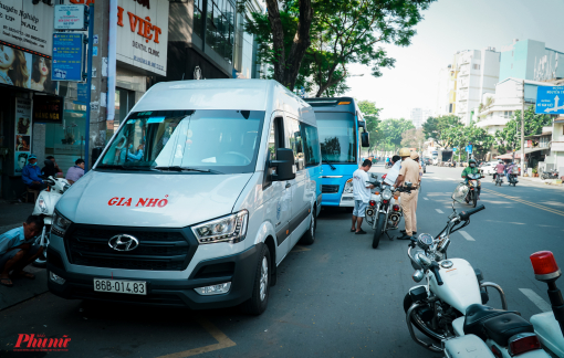 CSGT xử phạt xe khách “mượn” trạm xe buýt làm nơi... dừng tạm