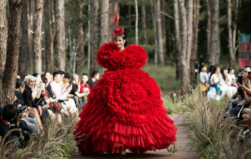 Người đẹp Việt trong thiết kế cầu kỳ của Lý Quí Khánh