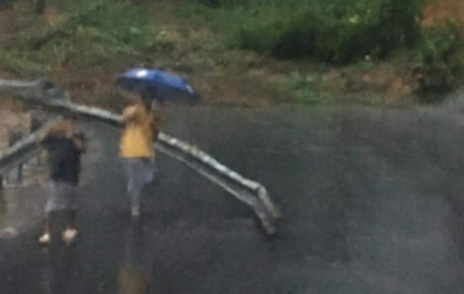 Một đoạn Quốc lộ 26 bị vùi lấp do sạt lở