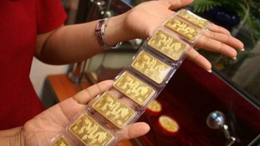 Có nên mua vàng khi giá trong nước cao hơn thế giới 7,3 triệu đồng/lượng?