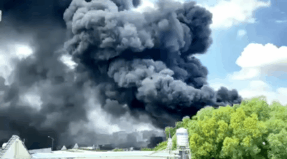 Xưởng tái chế hạt nhựa trong khu dân cư ở Bình Dương chìm trong biển lửa