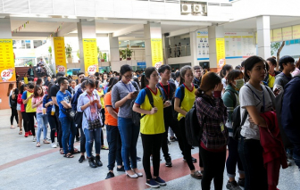 Bệnh nhân COVID-19 là tiếp viên hàng không đi học trong thời gian cách ly