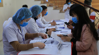 Tình nguyện tiêm thử nghiệm vắc-xin COVID-19 vì '30 năm nay chưa làm việc gì có ích'